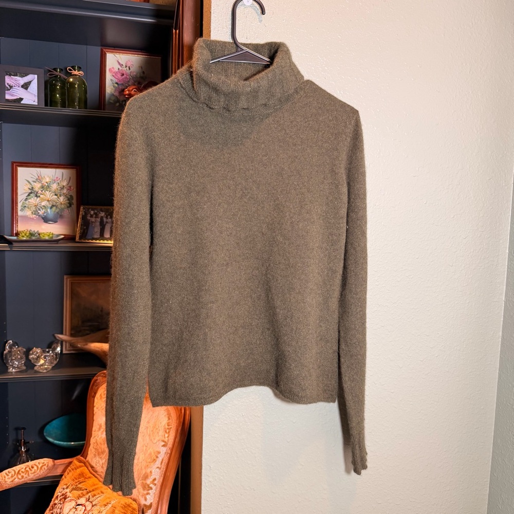 Geneva Cashmere Turtleneck Sweater Olive Green Soft Knit Size M